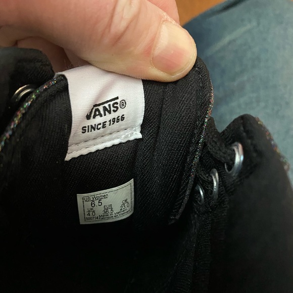 Vans - Picture 5 of 5